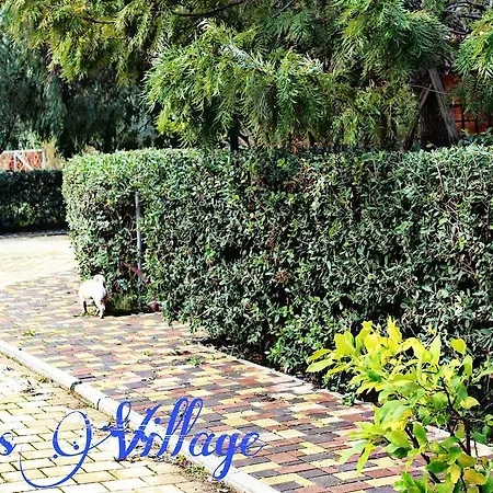Iris Village Κάμπινγκ *
