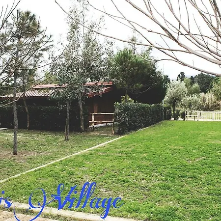 Κάμπινγκ Iris Village