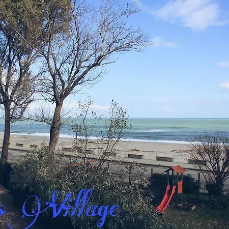 Κάμπινγκ Iris Village