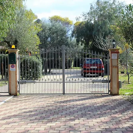 Iris Village Κάμπινγκ *